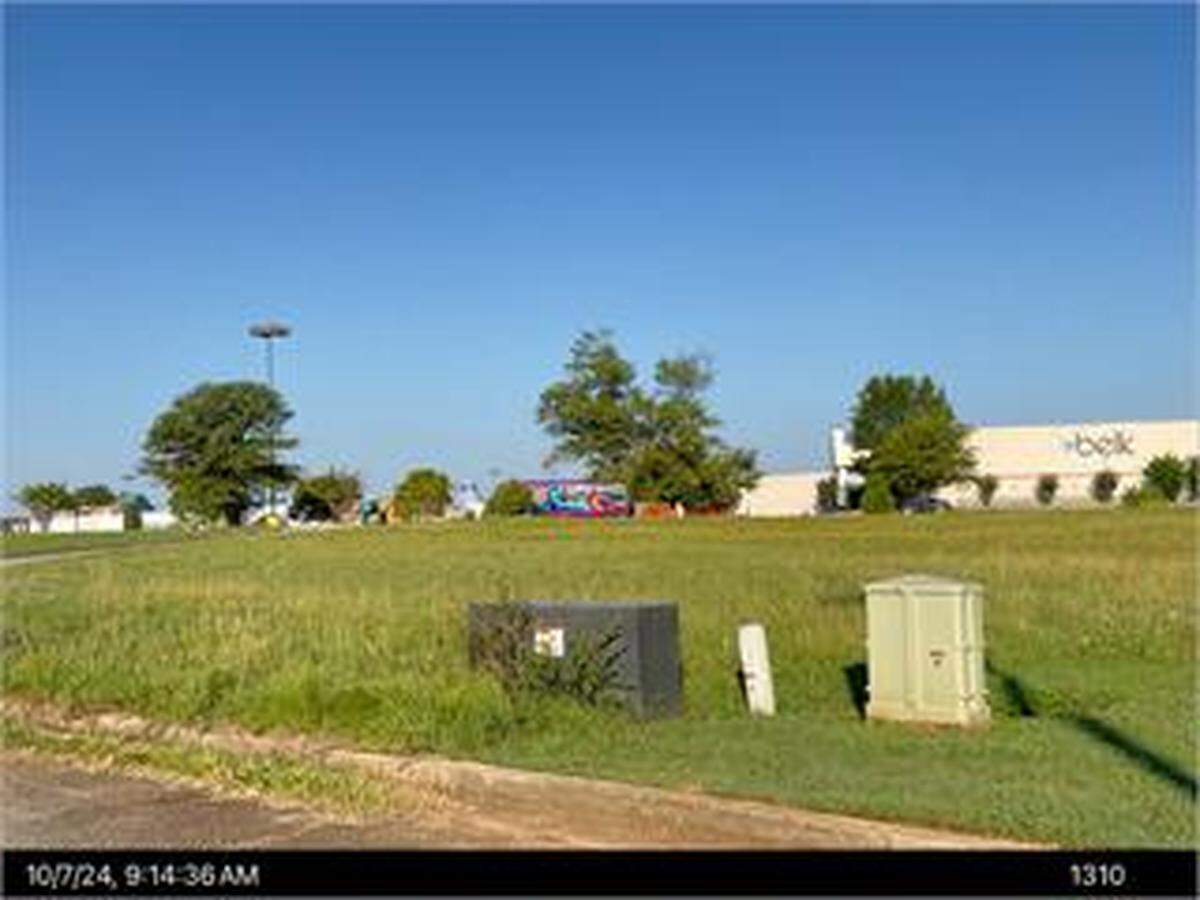 Gemini Alto Centerville Partners LLC purchased the Houston County Galleria in Centerville for $22 million in 2018 in a foreclosure sale that included two other properties, according to Houston County property records. One was this 0.486 acre property off Mall Loop Drive valued in 2024 at $105,800.