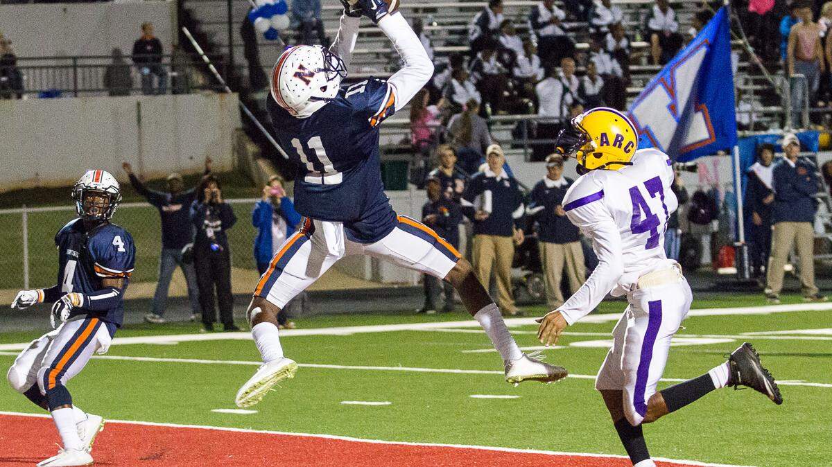 CLAY TEAGUE/FOR THE TELEGRAPH 
 Warner Robins, GA, 10/2/15 
 Northside's Jaylan Sandifer catching a touchdown pass in their 2-AAAAA matchup against Richmond Academy.