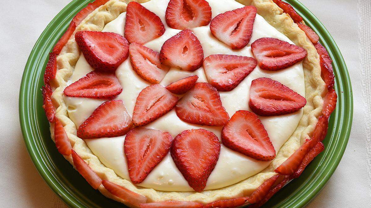 White chocolate-strawberry pie. 