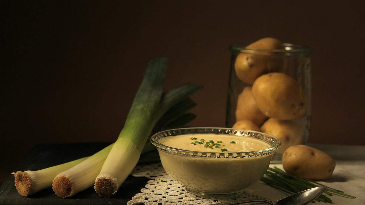 Food of 1910-1919 includes vichyssoise. 