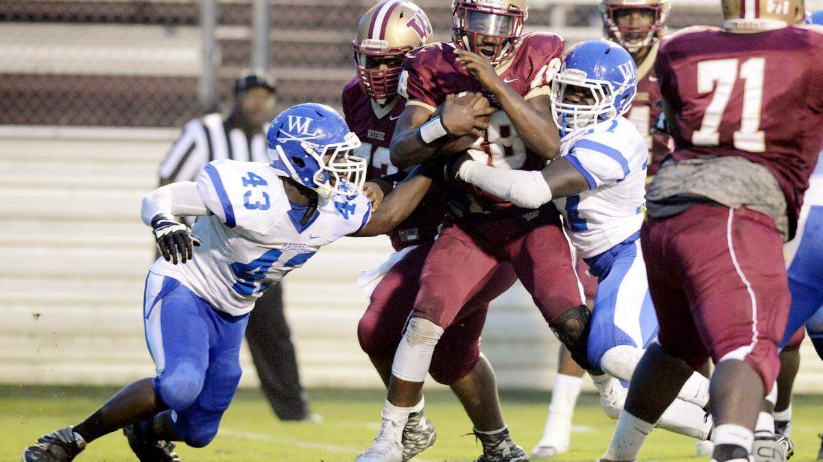 Westside quarterback Savion Knowlton (18) and the Seminoles face off with Central on Friday at Henderson Stadium.
