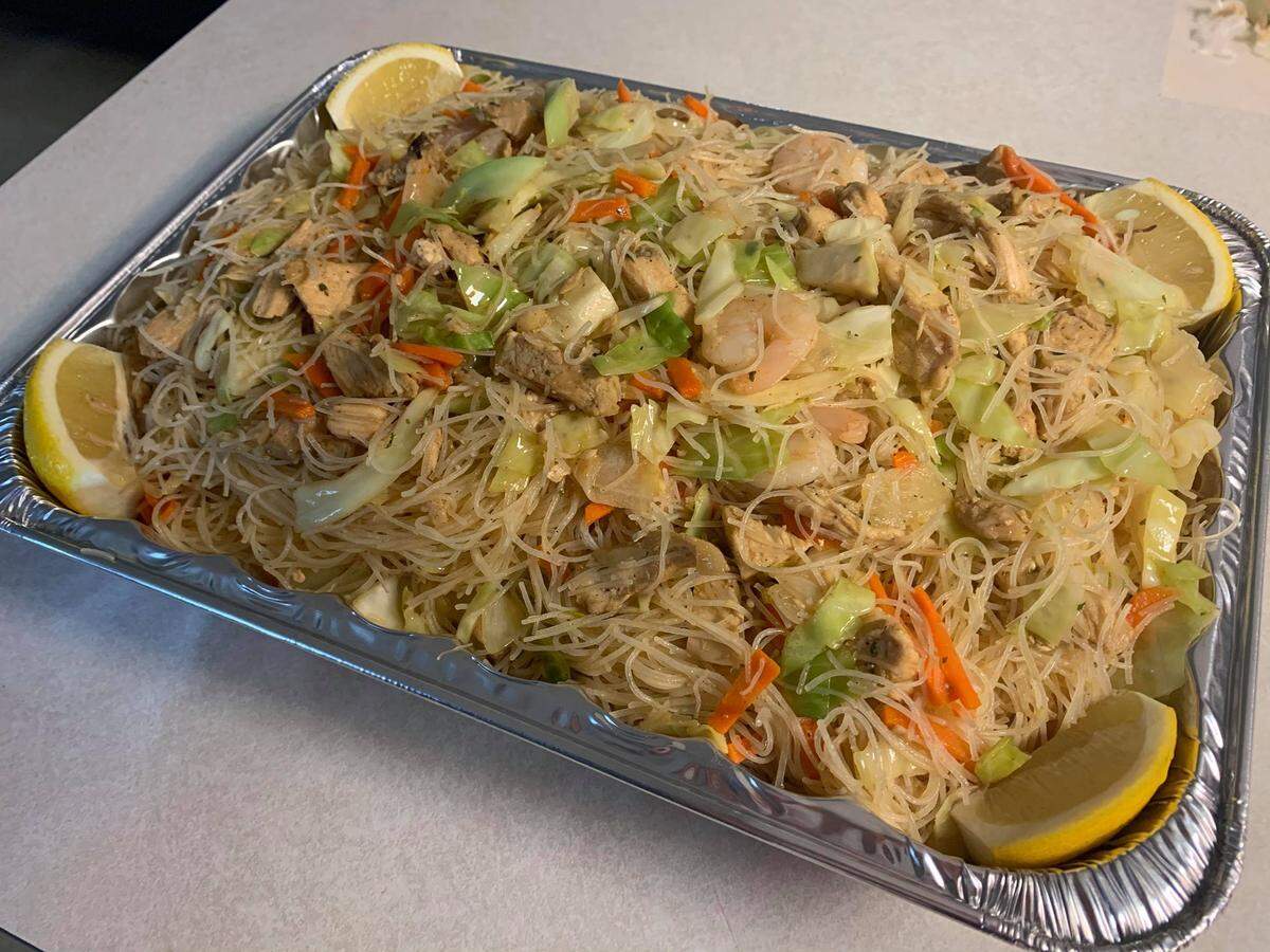 Lumpia Cafe’s chicken pansit.