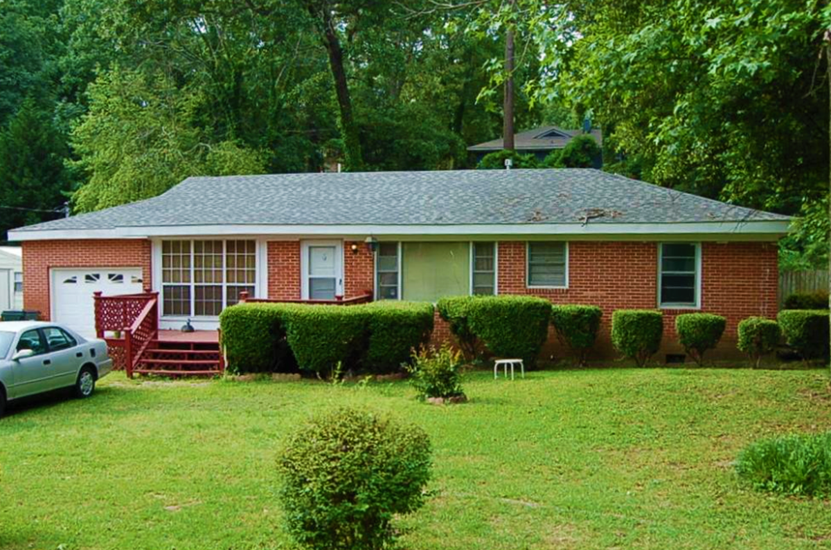 The house at 77 Willow Ave. in Warner Robins where Valearia Jean Mann was found stabbed to death in June 2018.
