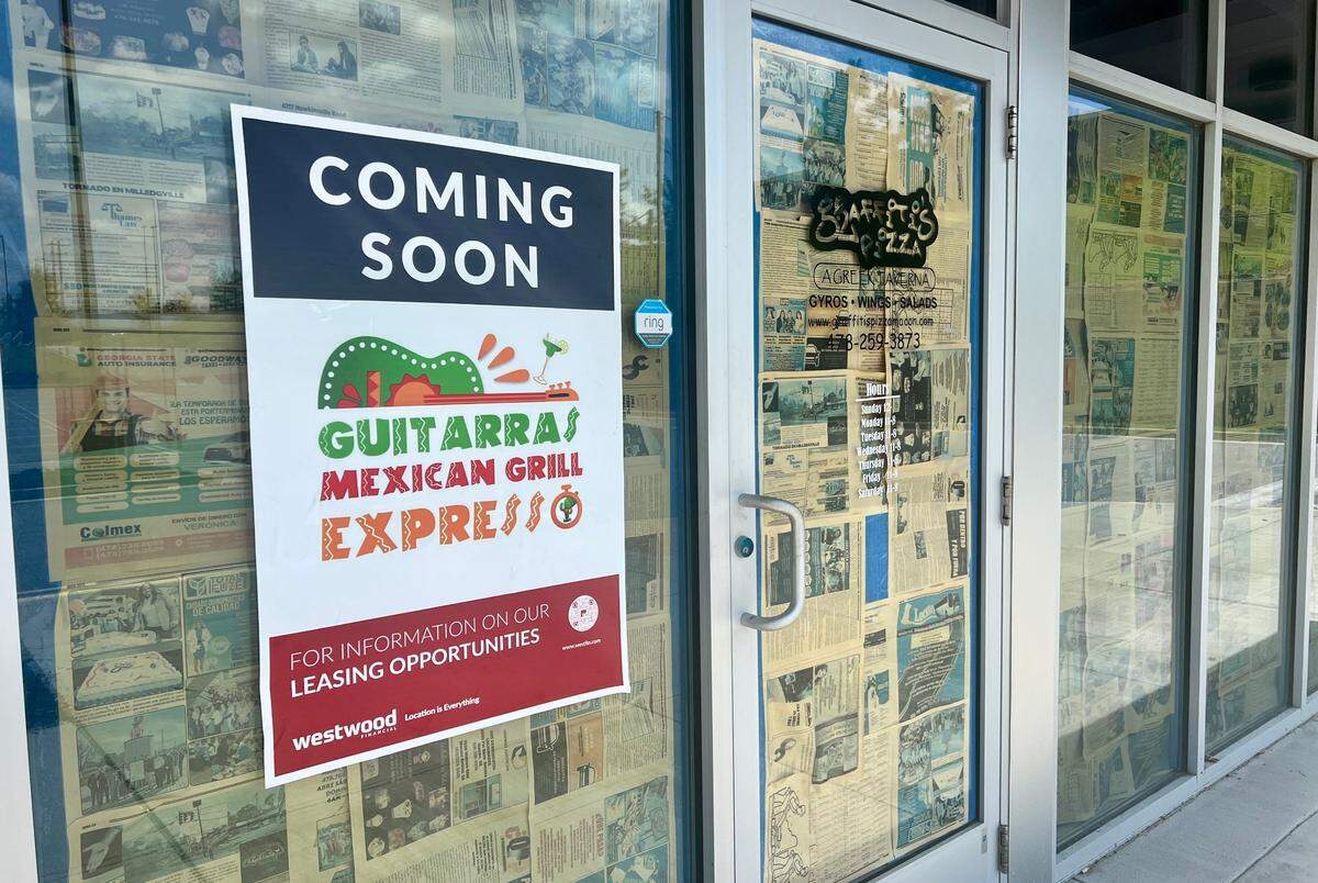 Guitarras Mexican Grill Express, a spin-off of a popular Mexican restaurant in north Macon, is coming to the Publix at Lake Tobesofkee shopping center in west Bibb.
