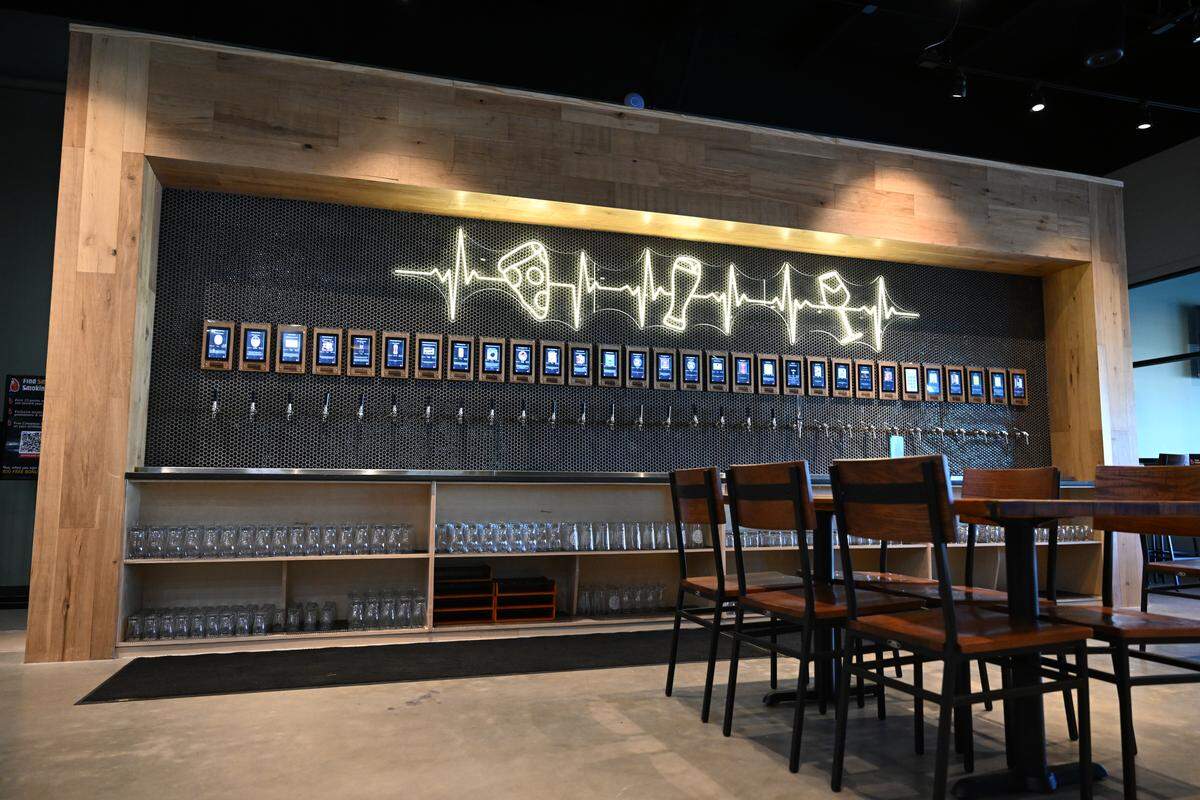 The self-pour tap wall at the new Smokin’ Oak Wood-Fired Pizza and Taproom in Warner Robins offers 30 taps with craft and domestic beer, wine, cider and cocktails.