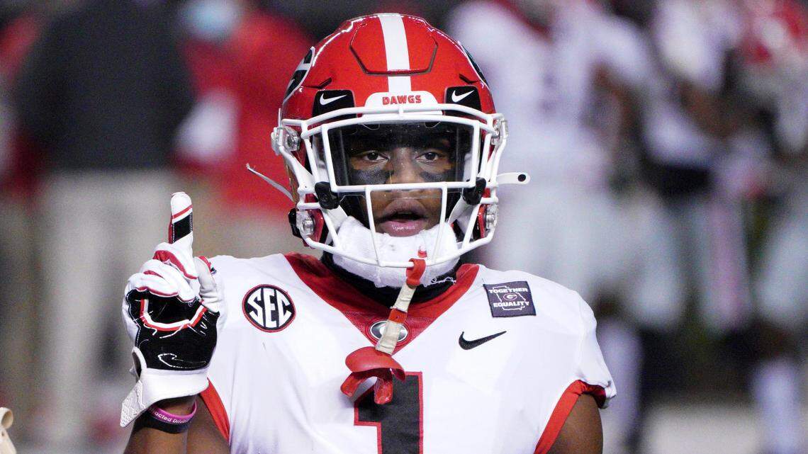 Star Georgia receiver George Pickens goes down with ACL injury