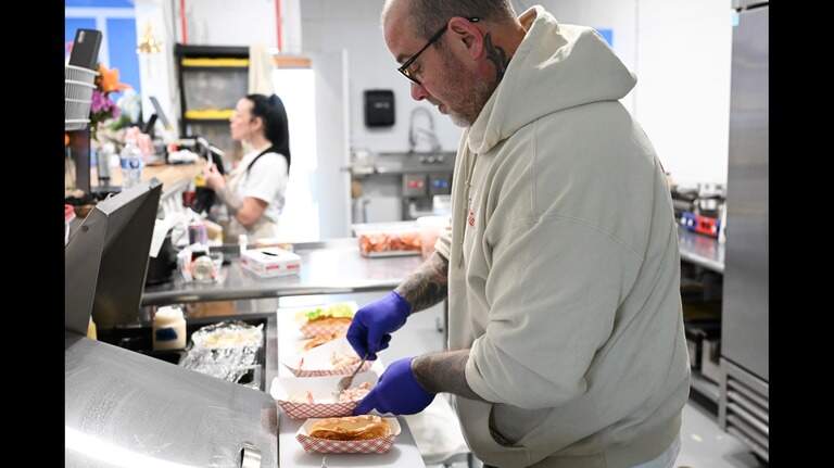 What’s the buzz about new spot in Warner Robins? Authentic Maine lobster rolls