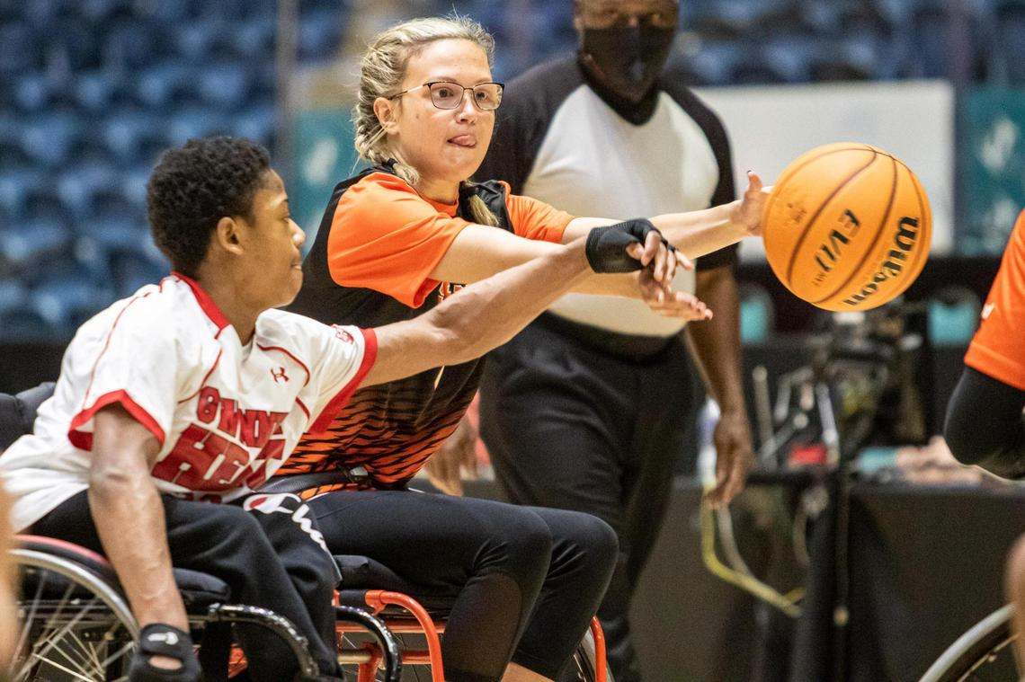 Houston County’s Langley Yoh (8) passes the ball against the Gwinnett Heat in the GHSA Championship March 13.