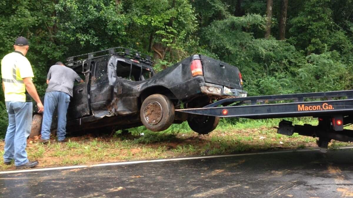 Police chase ends with crash at Log Cabin Drive in Macon, GA | Macon ...
