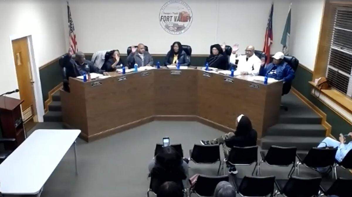 Fort Valley City Council raised their hands and unanimously voted to appoint Capt. David Wilson as Fort Valley Police Department’s interim police chief during a special called meeting on Thursday, Feb. 5, 2026, at Fort Valley City Hall, 204 West Church Street.