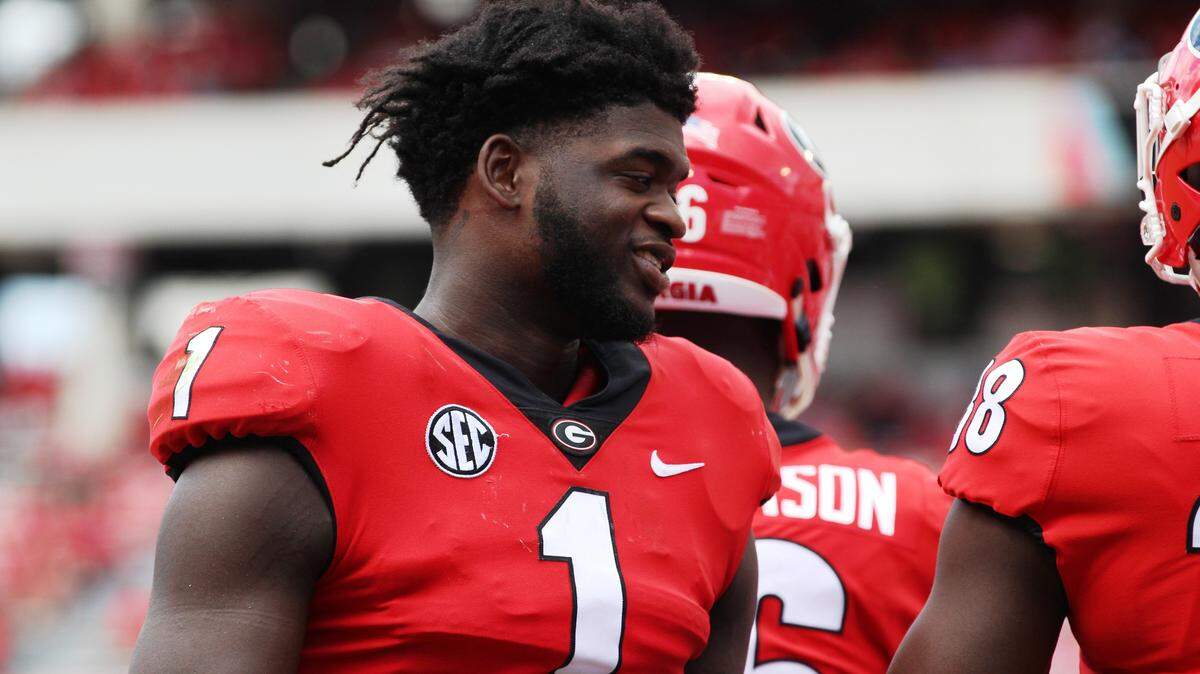 Georgia outside linebacker Brenton Cox (1) talks to teammates during a college football game between The University of Georgia and Middle Tennessee State University in Stanford Stadium in Athens, Ga. on Saturday, Sept., 15, 2018. (Photo by Lauren Tolbert).