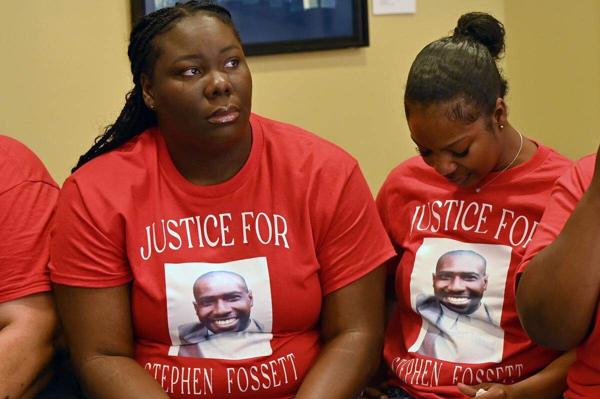 Angel Fossett-Pew (left) and Breanna Fossett, sisters of Stephen Fossett, listen to remarks during a press conference on Thursday, May 21, 2026, at the Tubman Museum in Macon, Ga. Stephen Fossett’s death was ruled a homicide by the Georgia Bureau of Investigation after he died in the jail in May 2024.
