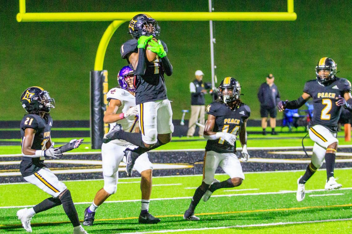 CLAY TEAGUE/FOR THE TELEGRAPH Fort Valley, GA, 9/9/22 Peach County’s Dylan Johnson intercepts a pass intended for Jones County’s Jacob Jackson Friday night.