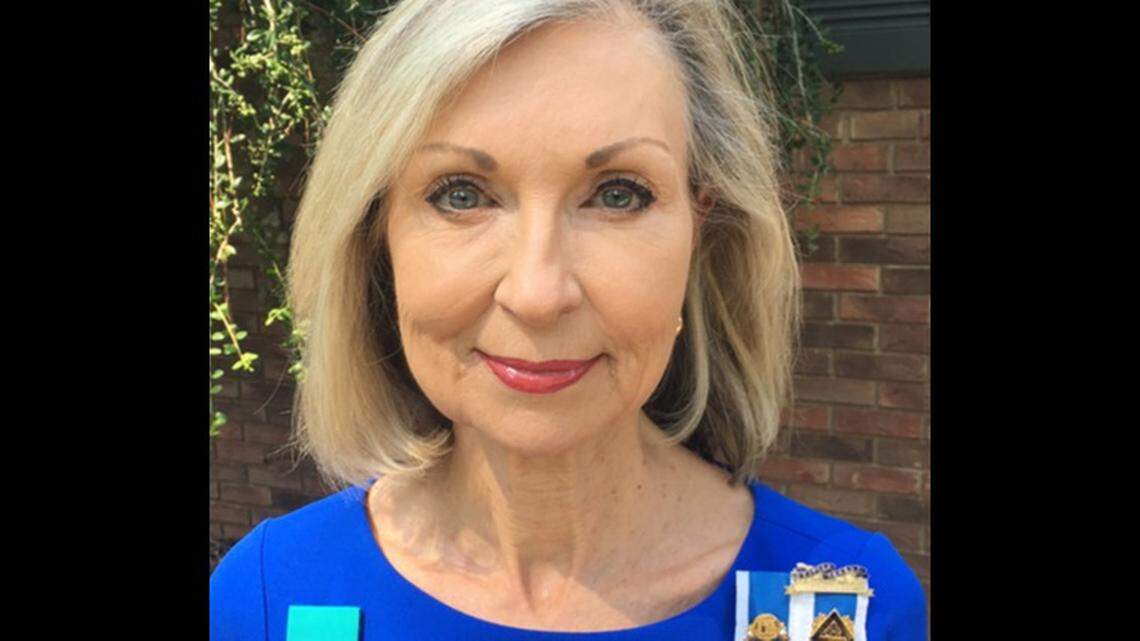 These midstate Daughters of the American Revolution stress service over status