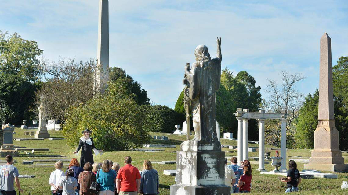 Actors bring history to life during two Cherry Blossom Festival tours in Macon