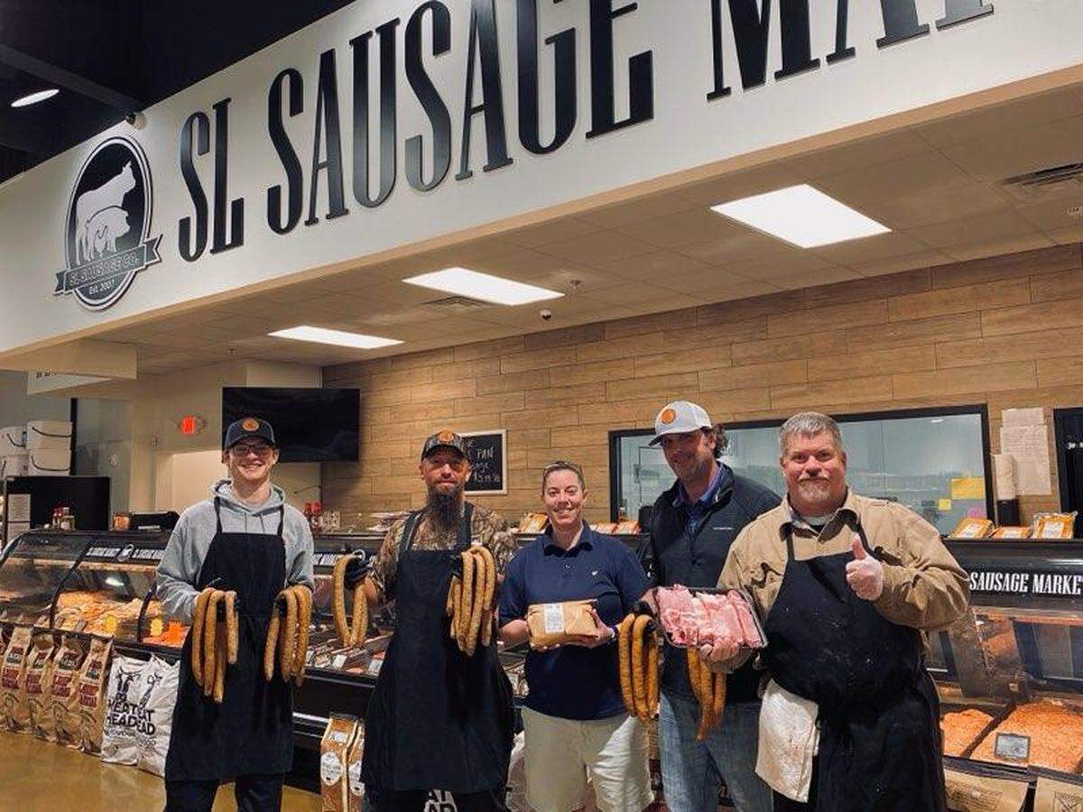 SL Sausage and 20’s Pub in Macon have partnered as part of their ongoing support for Georgia farmers. The bar and grill offers a monthly farm-to-table dish featuring produce from area farms.