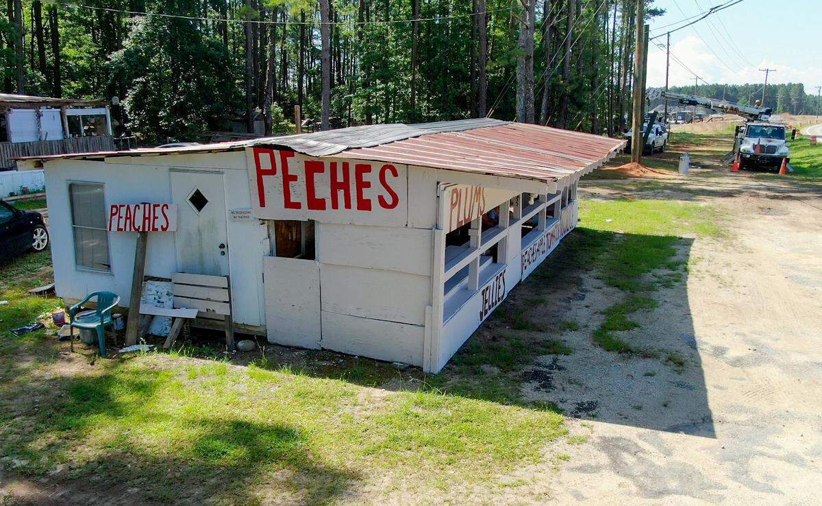 The Peches Fruit Stand on U.S. Highway 441 north of Eatonton has become a legendary curiosity.