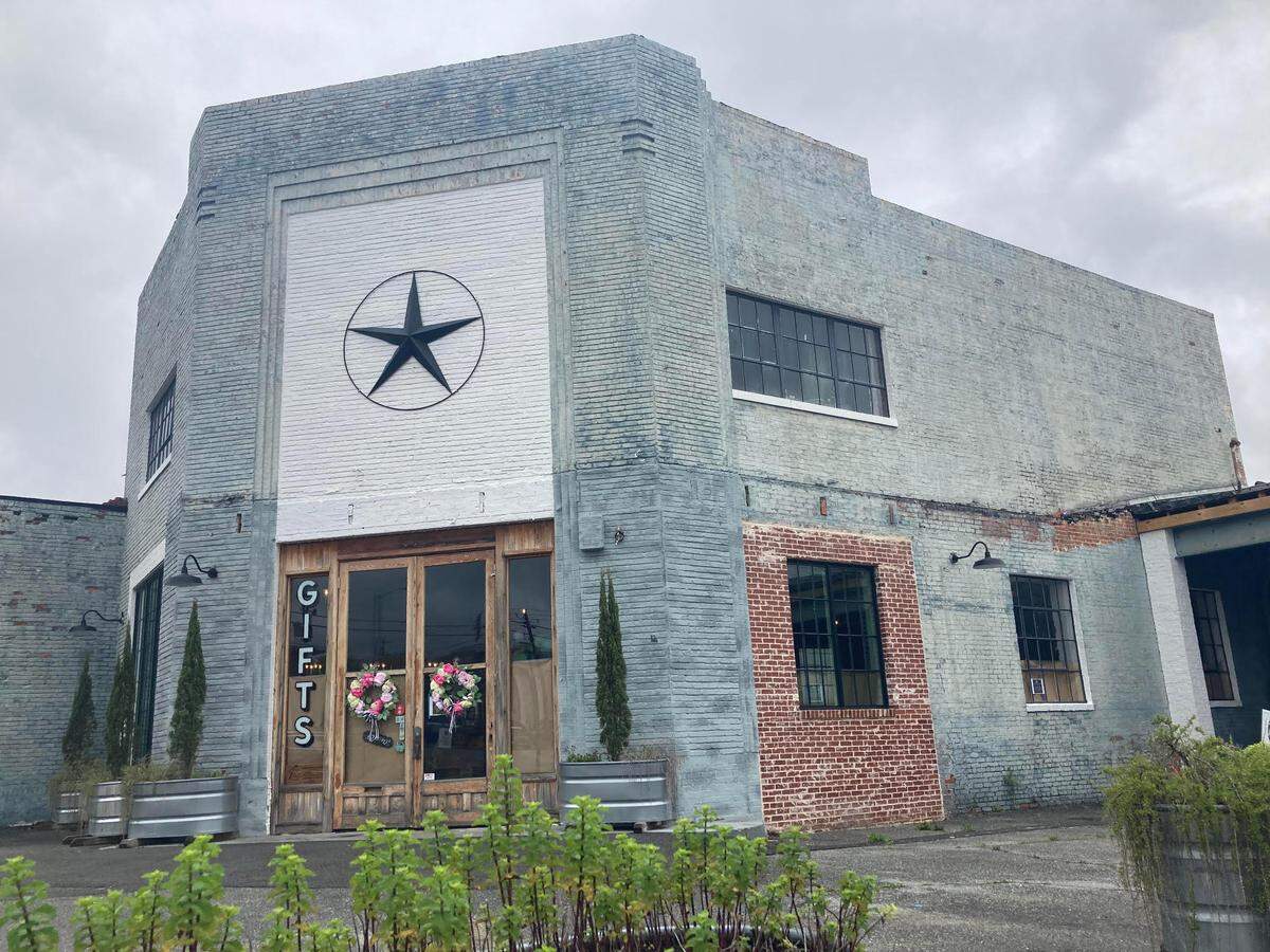 7th Street Salvage is closing its home decor, candle and gift store on Second Street in downtown Macon.