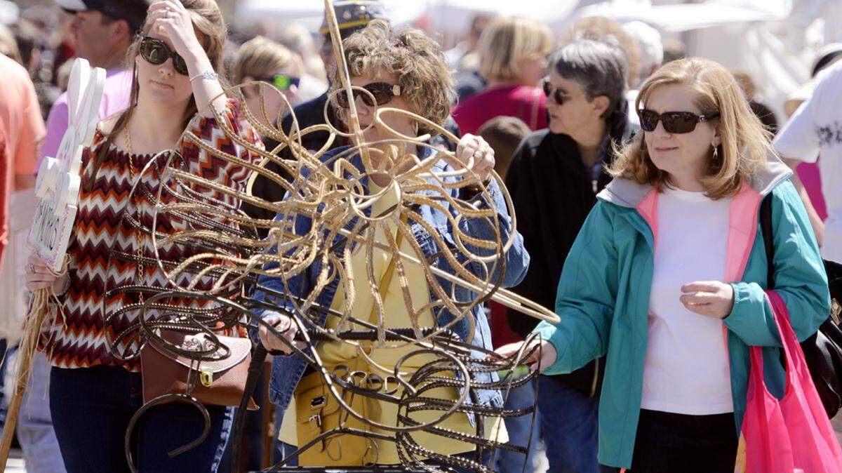 JASON VORHEES/THE TELEGRAPHShoppers carry away their finds from the 2014 Mulberry Street Arts and Crafts Festival.