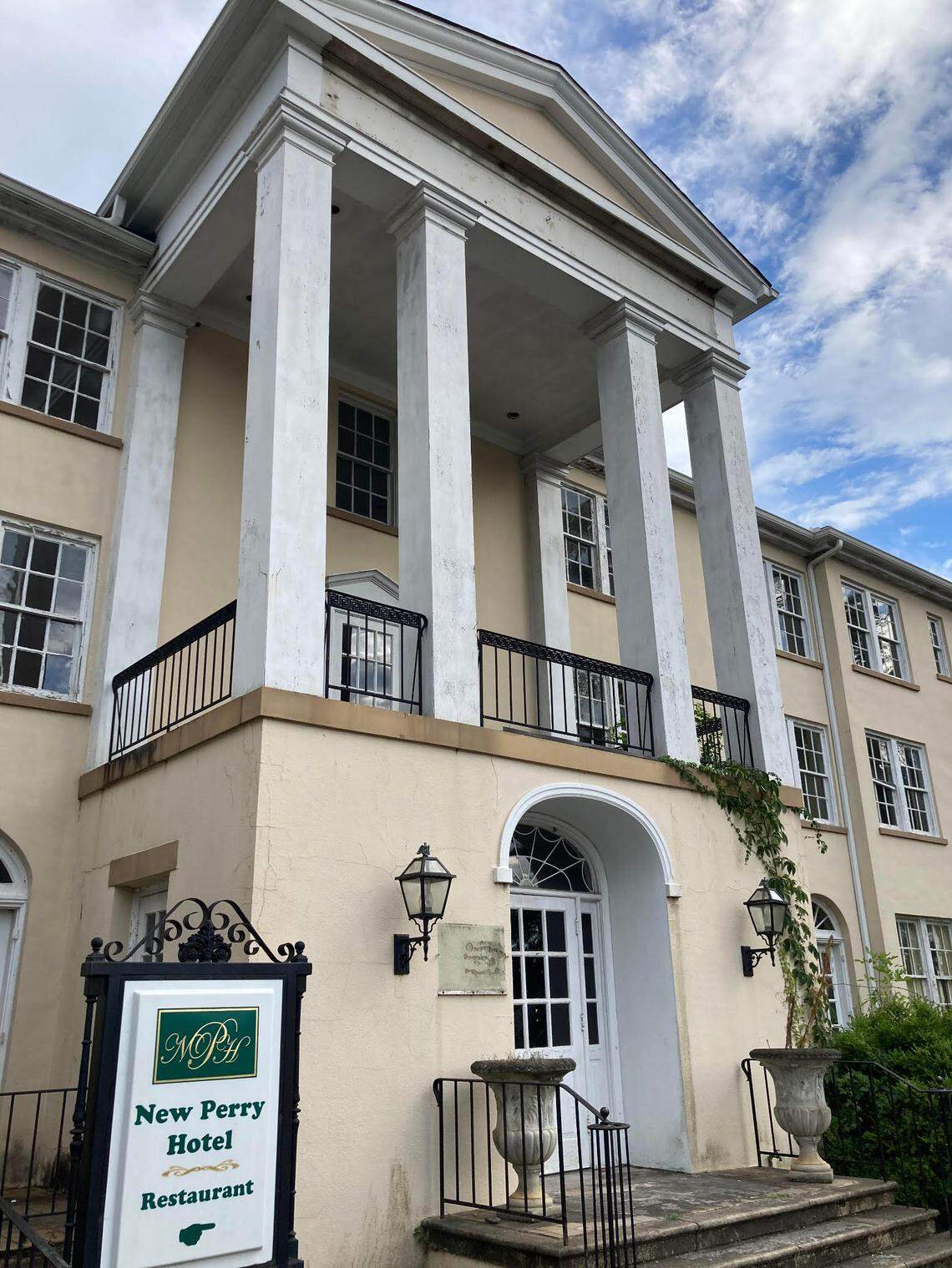 A certificate of appropriateness has been approved for the demolition of the New Perry Hotel and Motel. The three-story hotel was built in 1925. The one-story motel behind it was added in 1955.