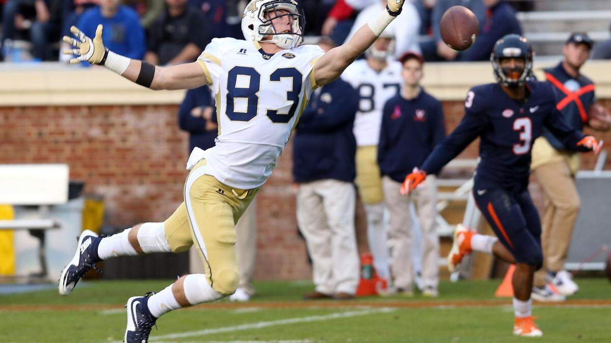 Georgia Tech wide receiver Brad Stewart (83) misses a potential touchdown catch next to Virginia safety Quin Blanding during the second half Saturday's game at Virginia.
