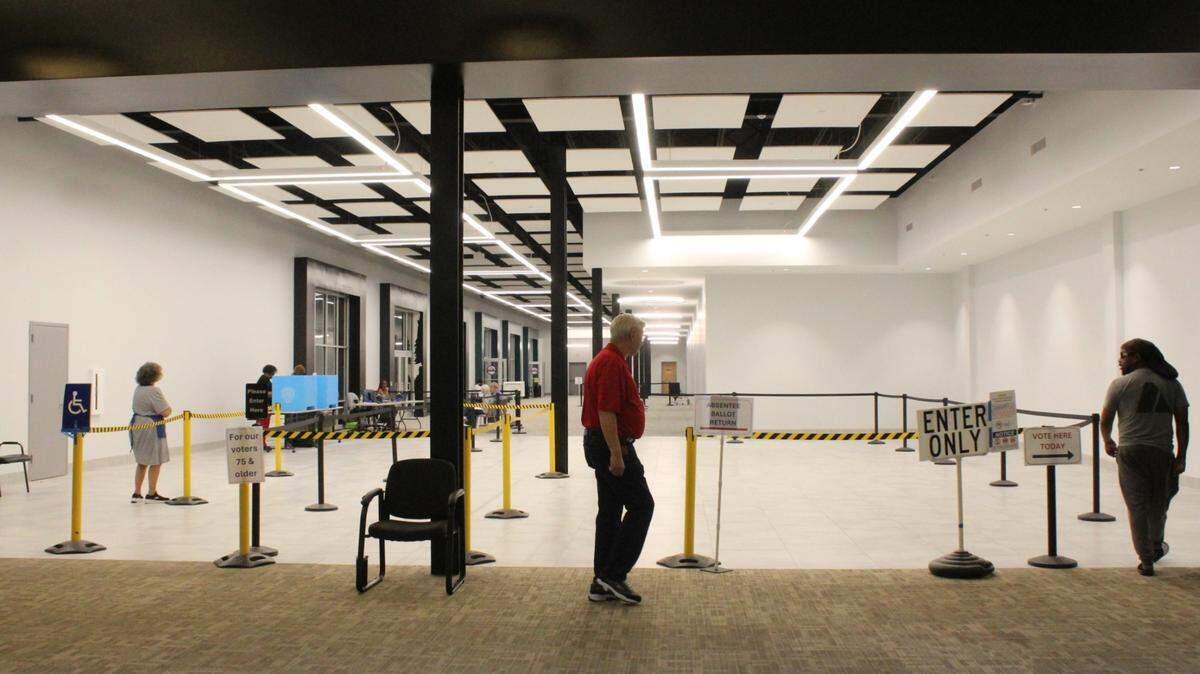 Early voting lines at Macon Mall were almost empty days before the polls closed.