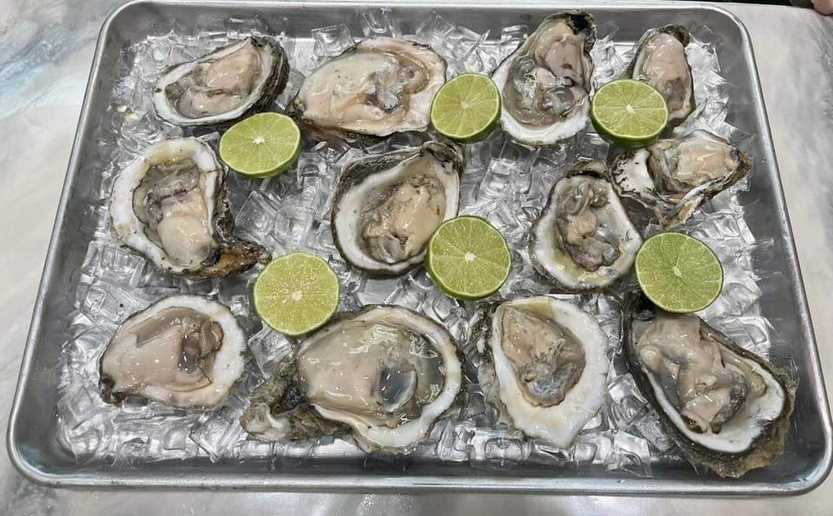 Raw oysters at Taqueria la Pina Loka in Warner Robins.