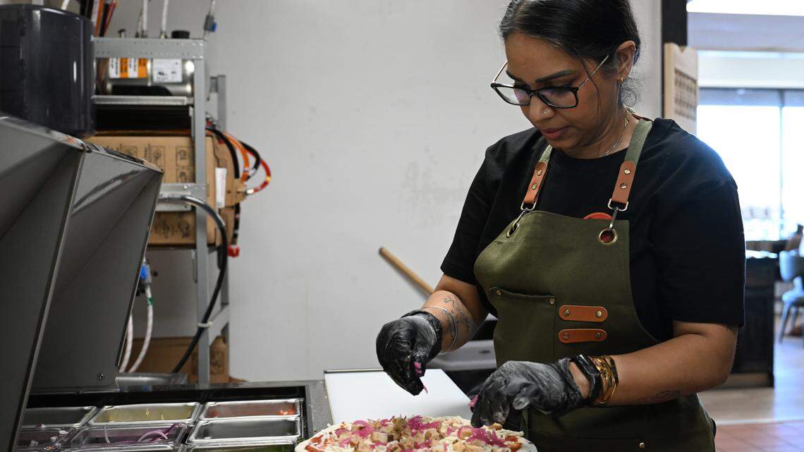 New restaurant in Warner Robins offers flavorful Indian-Italian fusion pizza