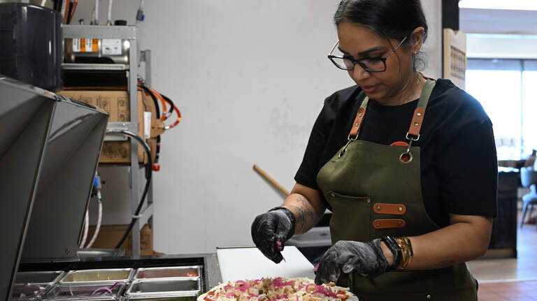 New restaurant in Warner Robins offers flavorful Indian-Italian fusion pizza