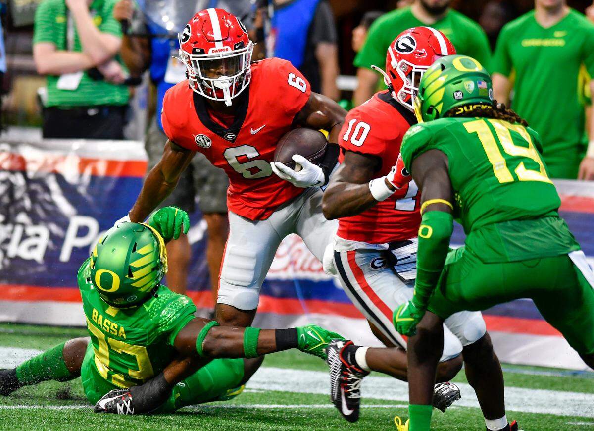 Georgia running back Kenny McIntosh (6) stiff arms a tackle during the Bulldogs’ 49-3 win over Oregon Saturday in Atlanta.