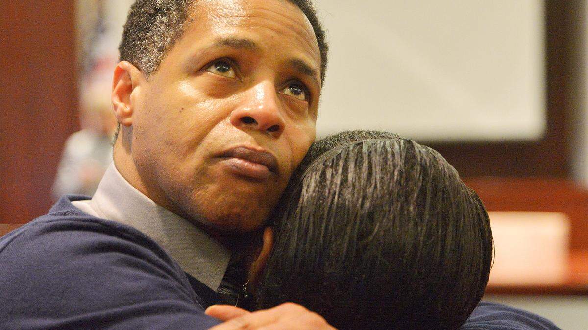 Timothy Johnson embraces a members his family after he was cleared of a 1984 killing in Houston County.