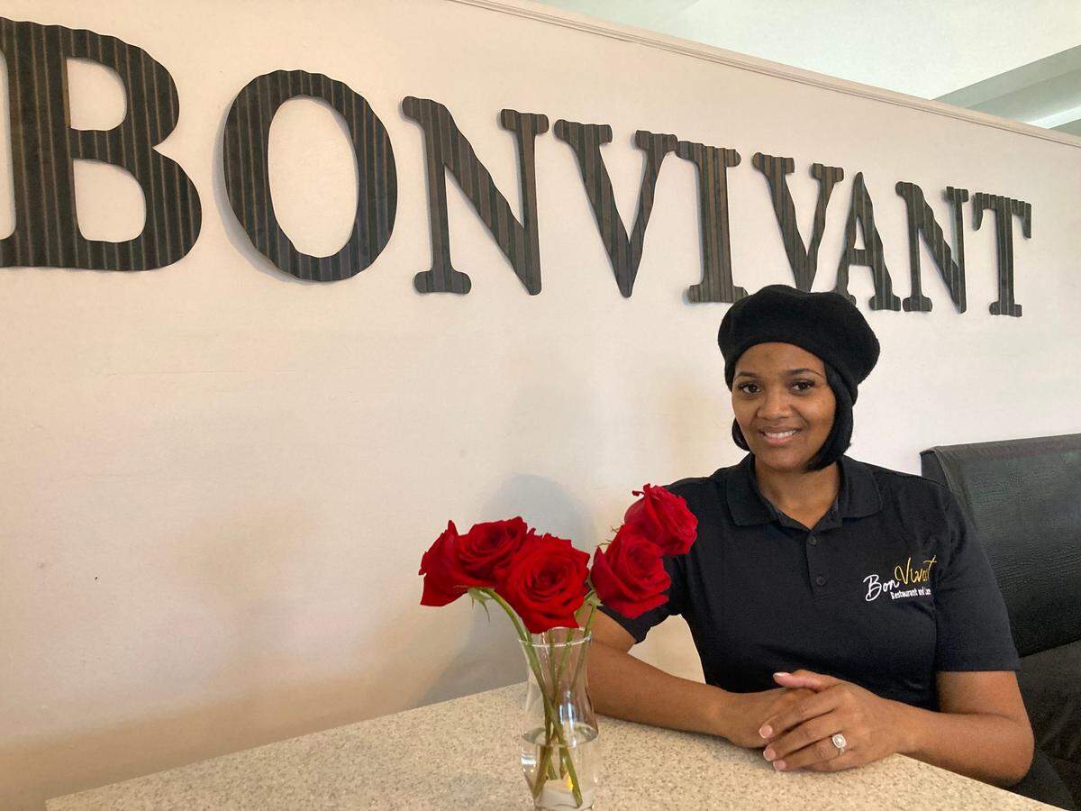 Gwenkeia Simmons is gearing up to open her first restaurant, Bon Vivant Restaurant and Lounge in Warner Robins.