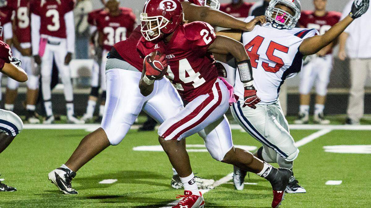 CLAY TEAGUE/FOR THE TELEGRAPH 
 Warner Robins, GA, 10/30/15 
 Warner Robins's Javian Bradford-Jackson runs up the middle in the 2nd half of their game against Grovetown Friday night.