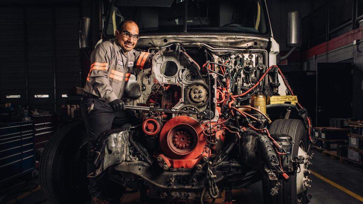 Portraits in work settings are the theme of “Blue Collar South: Photographs of Industry” by Macon’s Matt Odom opens today at the Macon Arts Alliance gallery on First Street. There is an artist reception 4-7 p.m. and the show is free to the public.