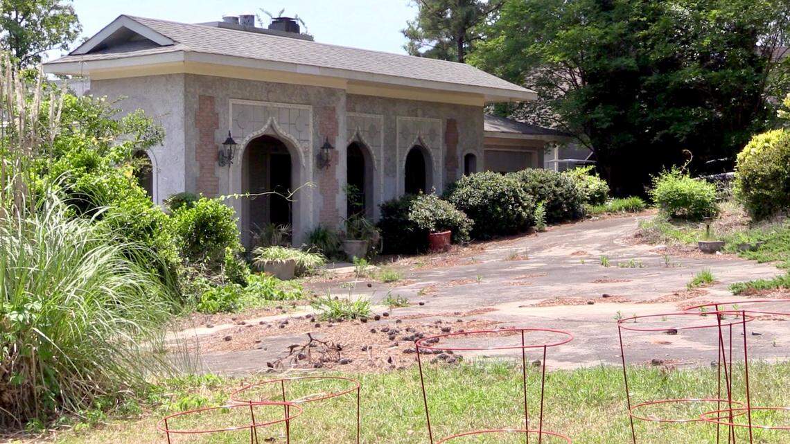 6880 Bay Point Drive on Lake Tobesofkee has sat vacant for 14 years. Patricia Westfaul, who lives next door, wants the county to take action, she said on April 29, 2019.