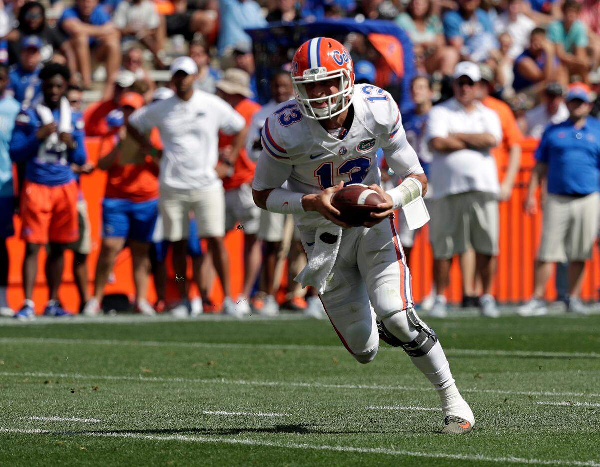 Florida quarterback Feleipe Franks runs with the ball during an NCAA spring college football intrasquad game.