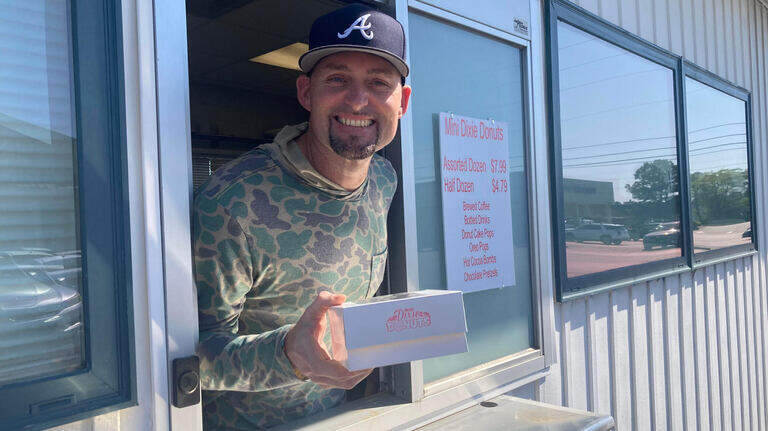 New owners of beloved Warner Robins coffee shop buy a popular doughnut spot