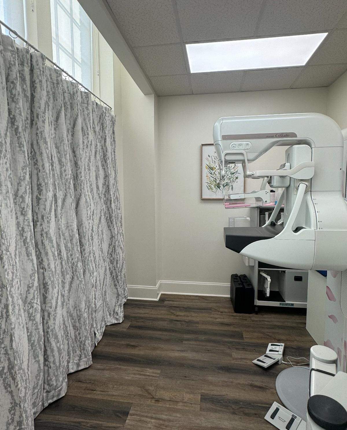 Women’s Imaging Specialists opened in July and offers 3D screening and diagnostic mammograms, breast ultrasound, general ultrasound, and bone density scans.