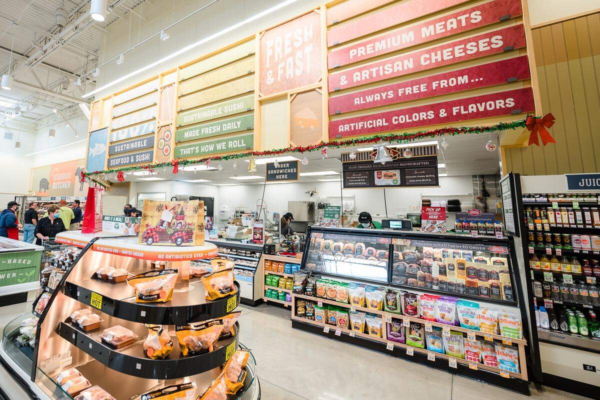 Sprouts Farmers Market deli with grab-and-go meals, premium meats and artisan cheeses, and sustainable seafood and sushi.