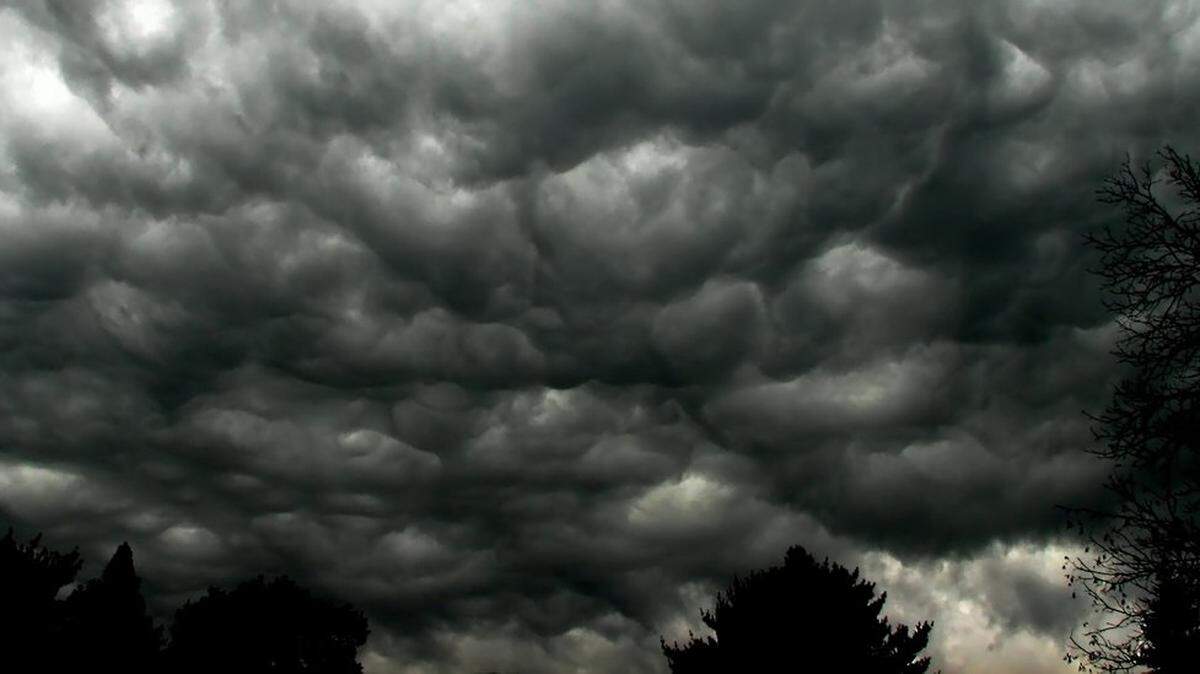 When is the worst time for hurricanes and tropical storms in South Carolina?