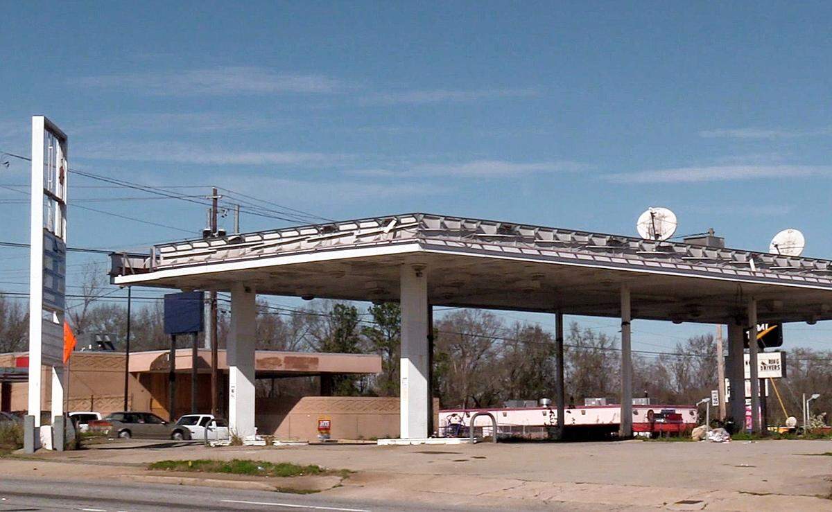 JASON VORHEES/THE TELEGRAPH Macon, GA, 01/16/2020: The Exxon mart that once sat at the corner of Spring Street and Riverside Drive next to a Pizza Hut and across from a Krystal was built in 1989. The place was sold about eight years ago by locally-owned Walthall Oil, and the store has in recent years been torn down by its new owner.