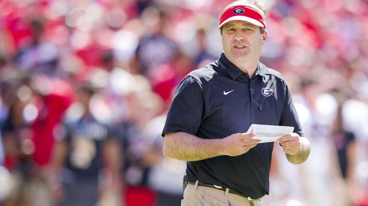 Georgia head coach Kirby Smart his team prior to the Bulldogs' G-Day spring game Saturday.