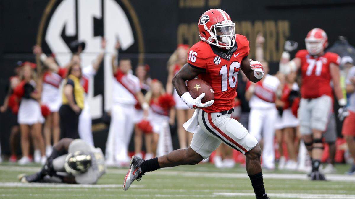 Georgia’s Isaiah McKenzie (16) returns a punt 77 yards for a touchdown against Vanderbilt during the first half Saturday in Nashville, Tennessee.