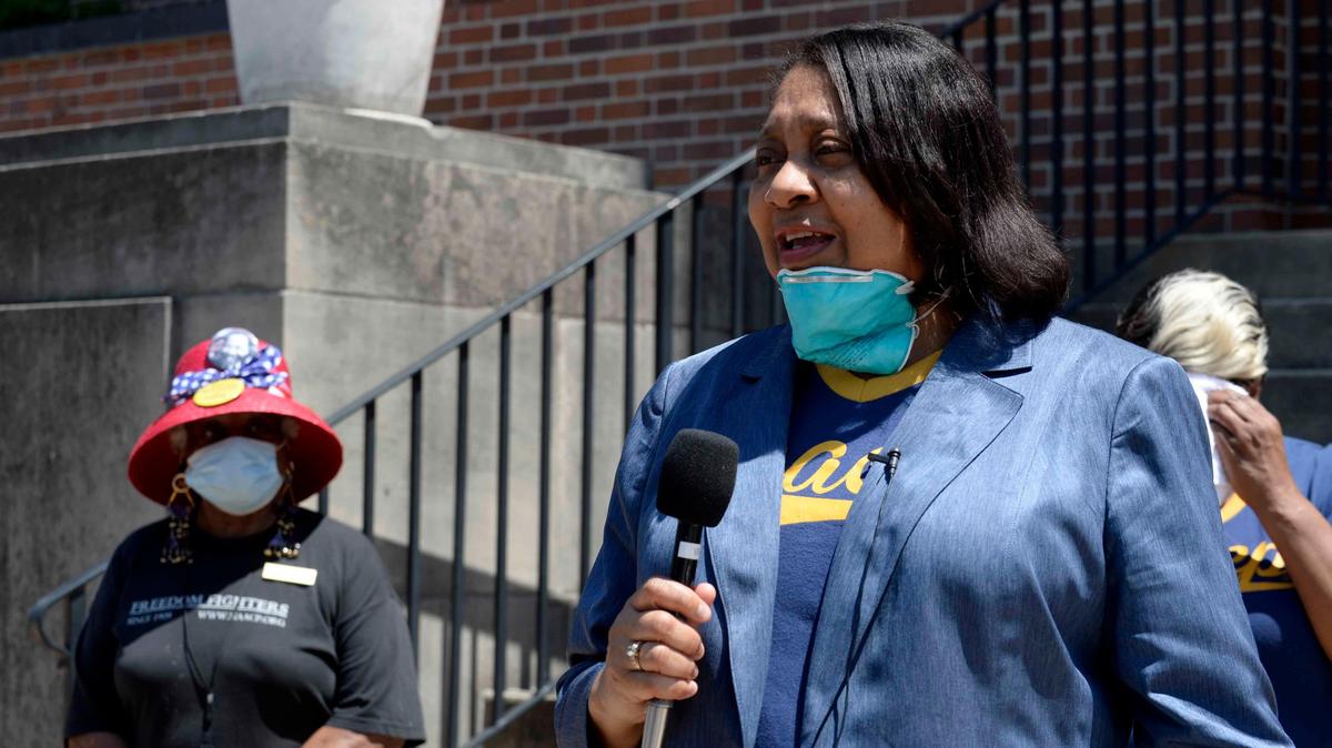 JENNA EASON/THE TELEGRAPH Macon, GA, 01/07/2020: Gwenette Westbrooks, president of the Macon-Bibb County NAACP, speaks in front of the Bibb County courthouse Monday about allegations of racial disparities in how some cases are prosecuted by the county’s district attorney.
