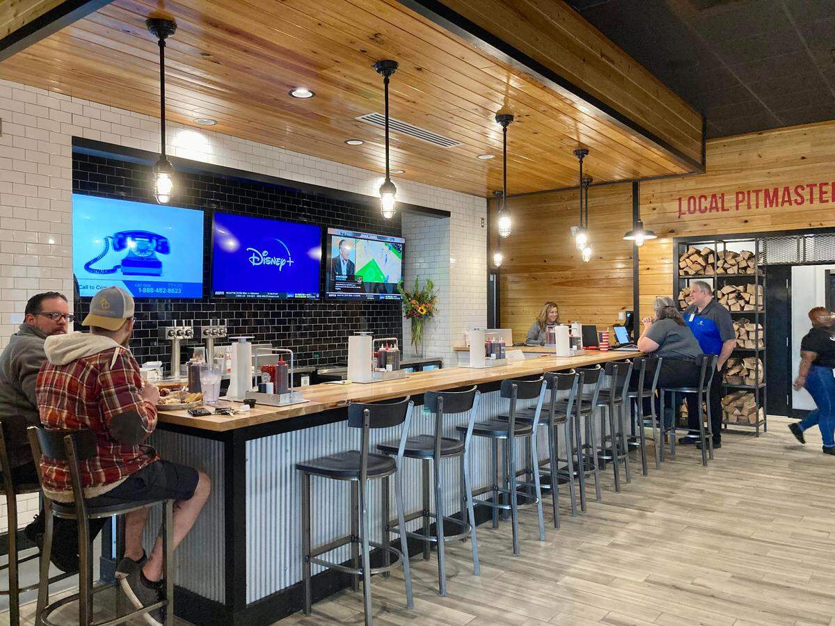 The new Sonny’s BBQ at 5811 Zebulon Road in Macon has a full-service bar.