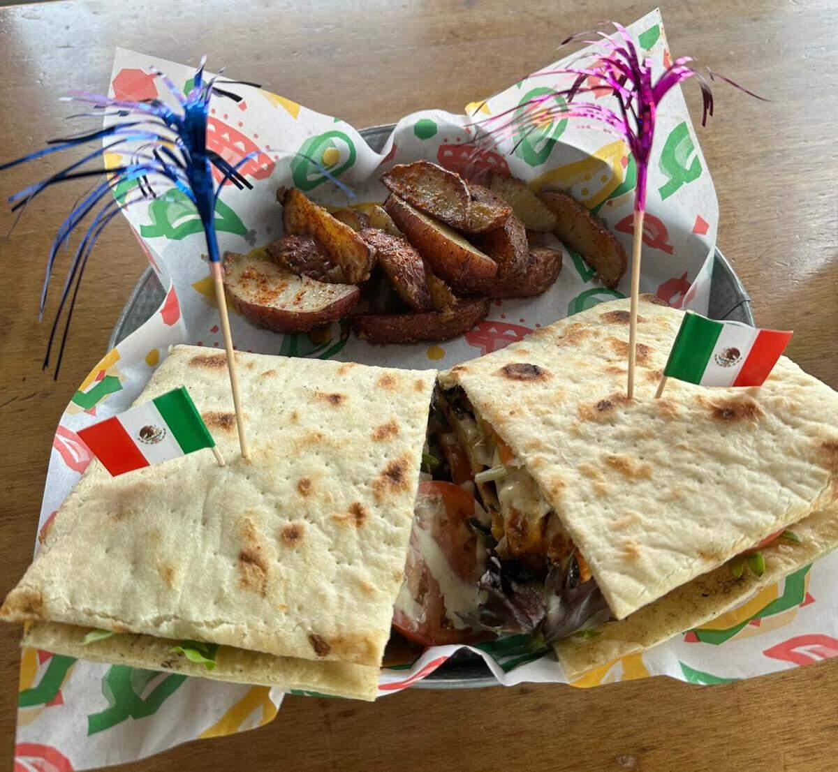Jonah’s on Johnston located in Forsyth, Georgia is offering Flatbread Chicken Tacos for Forsyth Taco Week 2024.