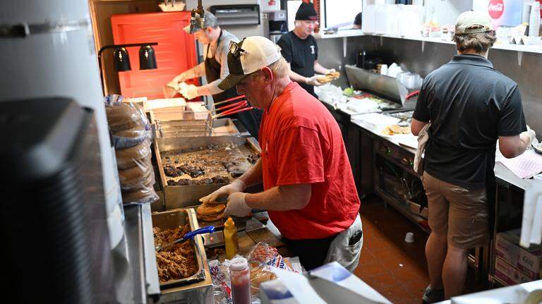 Historic Fincher’s Barbecue opens its new Warner Robins location, draws a crowd