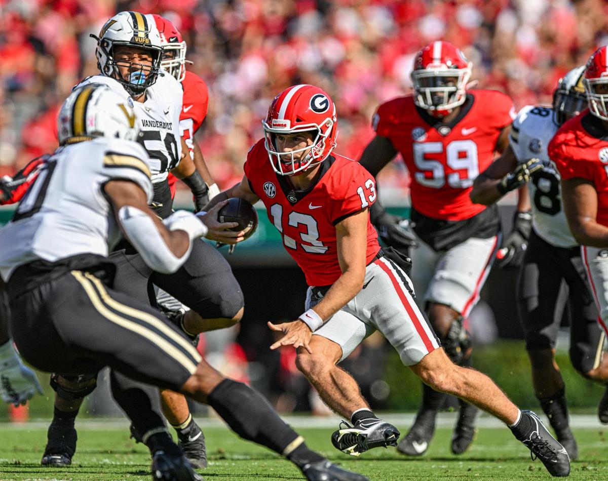 Georgia quarterback Stetson Bennett scrambles for a first down in action Saturday against Vanderbilt.