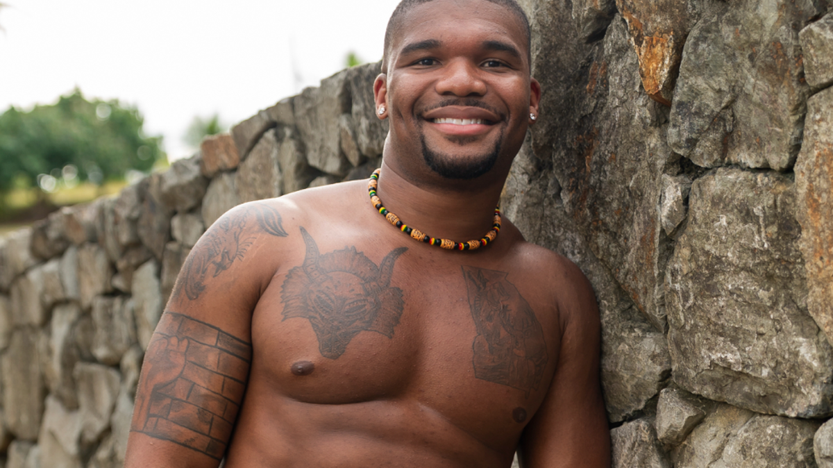 Jalen Brown from GA shakes up the Love Island USA villa.
