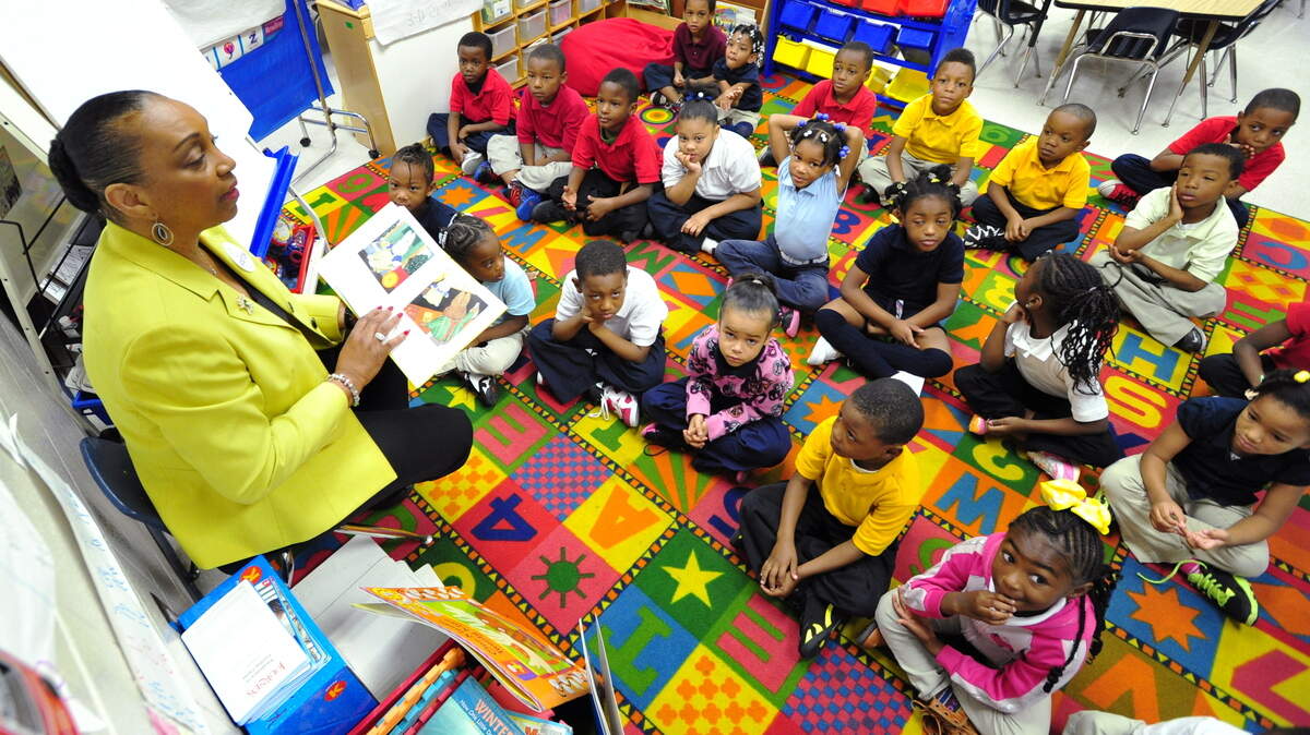 The United Way is seeking volunteers to read to elementary school students next week.